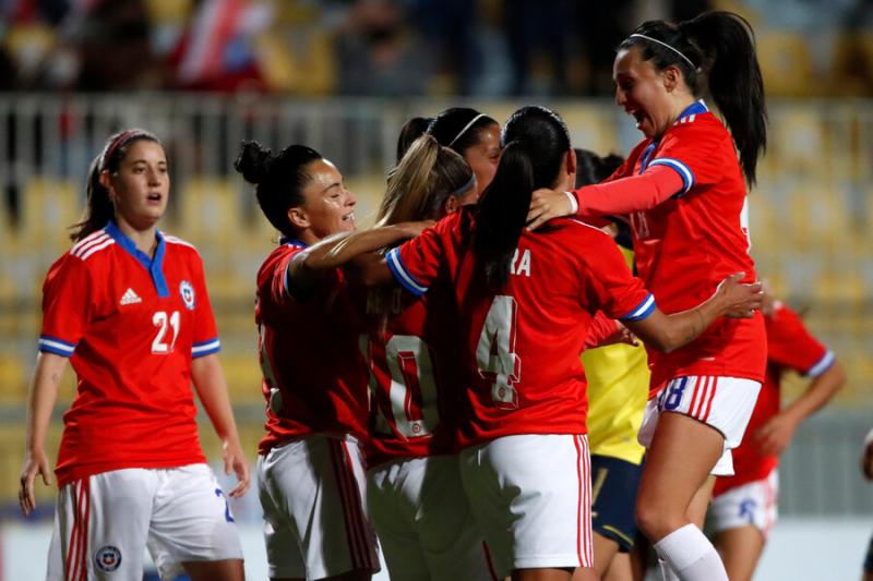 La Roja busca su primera victoria con Luis Mena al mando. Imagen: Photosport.