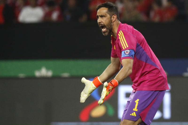 Claudio Bravo prepara su retorno a la titularidad del Real Betis. (Photosport)