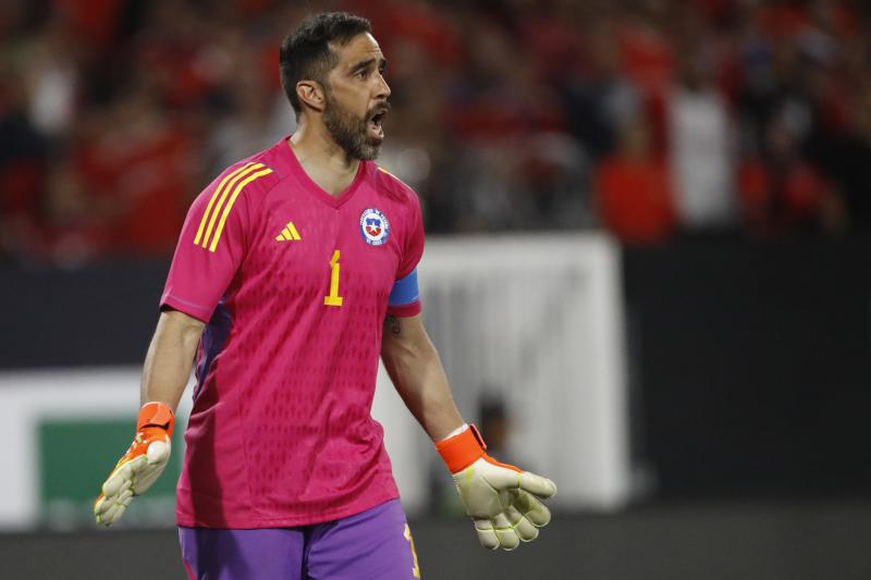 Iván Zamorano criticó a Eduardo Berizzo por la ausencia de Bravo en la Roja. / Photosport