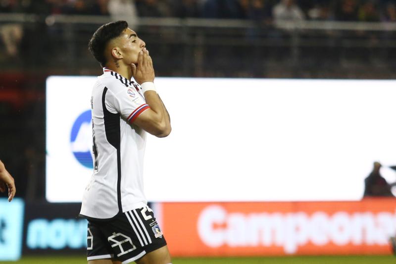 Jordhy Thompson vuelve a estar en el ojo del huracán por video bailando junto a Alan Saldivia. / Photosport