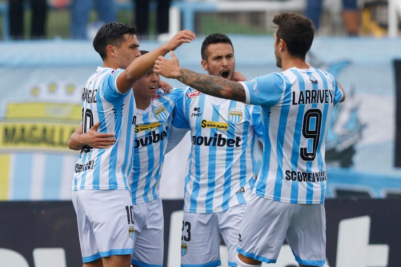 Magallanes salió de la zona de descenso tras vencer a Palestino. Imagen: Photosport.