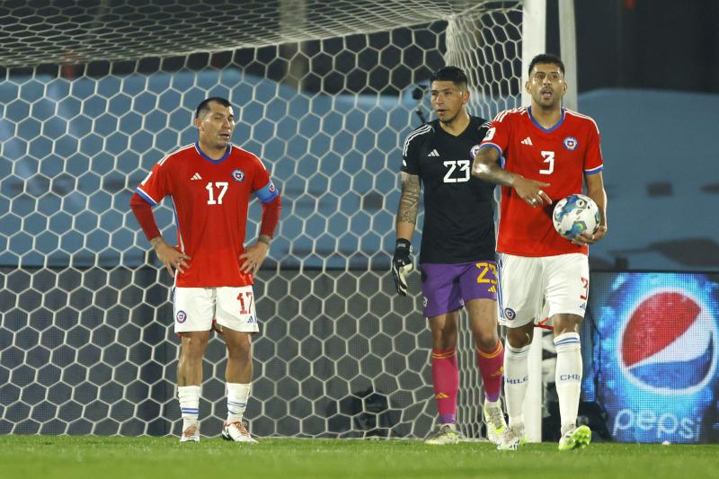 La Roja se llenó de críticas tras la inapelable derrota ante Uruguay. / Photosport