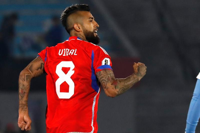 Arturo Vidal, uno de los pocos rescatables en la Roja - Agencia Uno
