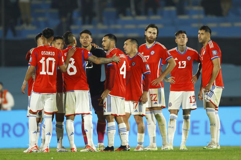 La Roja cayó por 3-1 frente a Uruguay en su debut en Eliminarias. (Photosport)