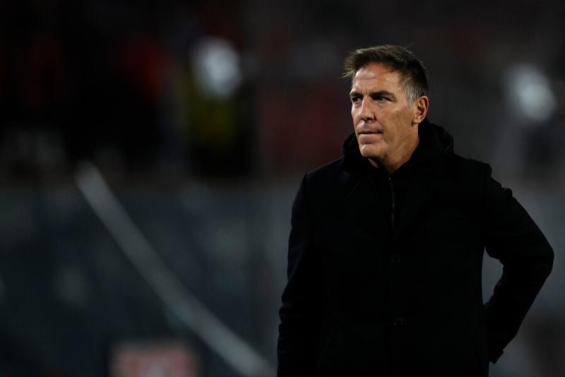 Hinchas de La Roja criticaron a Eduardo Berizzo - Crédito: Photsport.