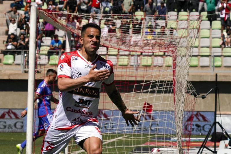 Maximiliano Quinteros abrió el marcador para Deportes Copiapó ante la U - Créditos: Photosport