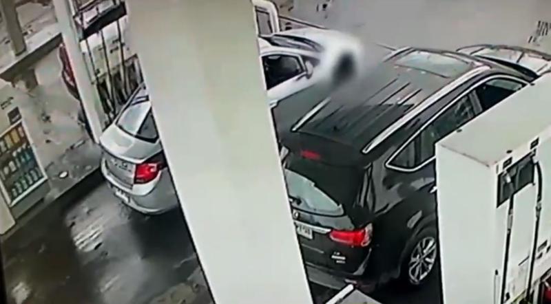 T13 - Hombre fue acribillado mientras cargaba bencina en Curicó