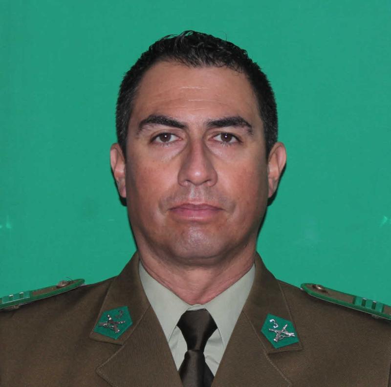 Sargento 1° Raúl Eduardo Villegas Ortiz, uno de los carabineros fallecido en procedimiento en Calle Larga