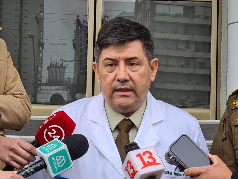 Carabineros - Director de Sanidad de Carabineros, General (S) Cristian Matus, entrega detalles sobre funcionario lesionado en Calle Larga