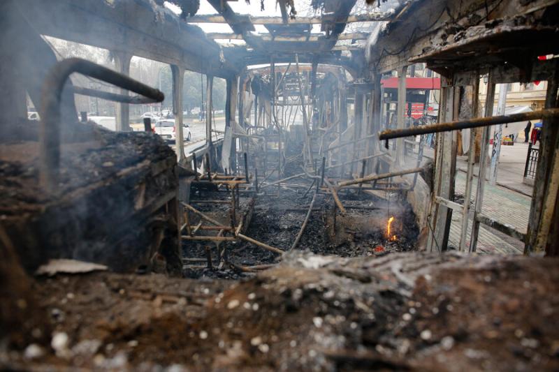 Agencia Uno - Buses quemados en Santiago
