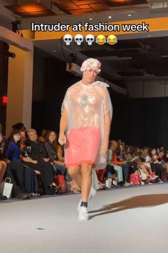 Intruso desfiló en Semana de la Moda de Nueva York