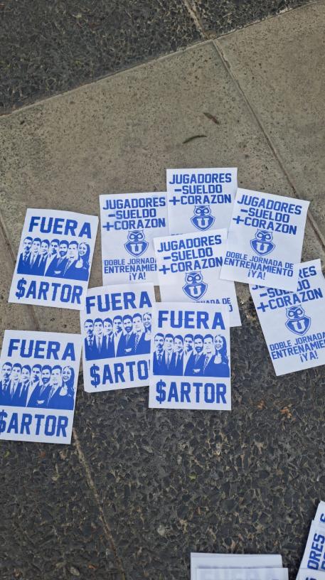 Hinchas de la U se manifestaron contra Azul Azul - Créditos: ADN Radio