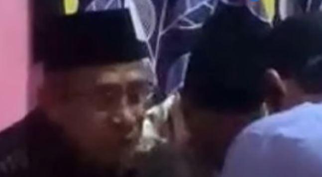 Como el novio huyó, el suegro se casó con la novia