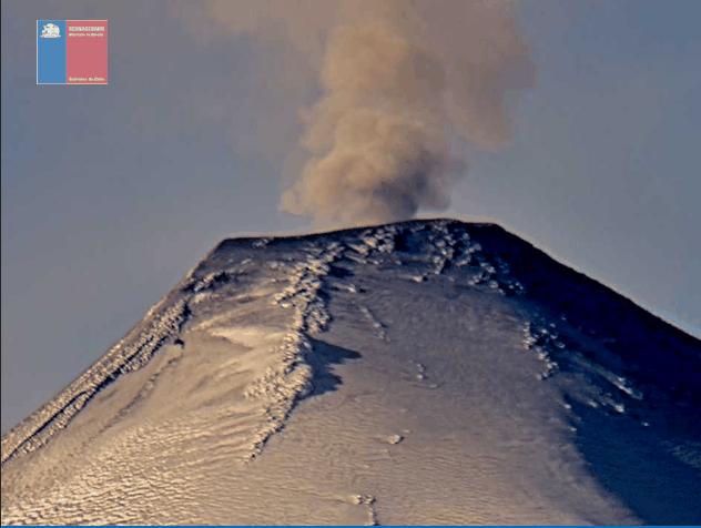 Se mantiene Alerta Naranja: Reportan fumarola en volcán Villarrica
