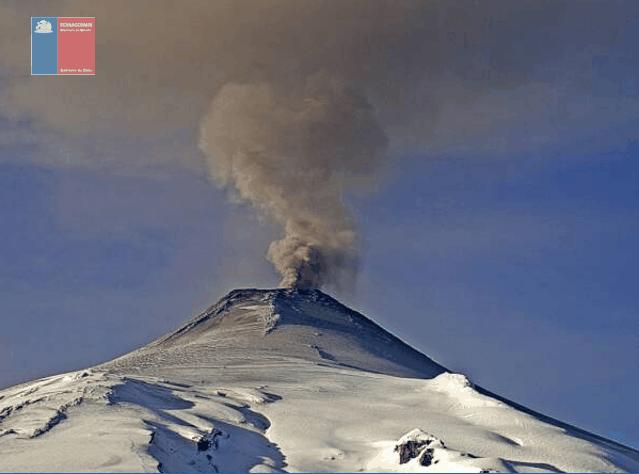 Se mantiene Alerta Naranja: Reportan fumarola en volcán Villarrica
