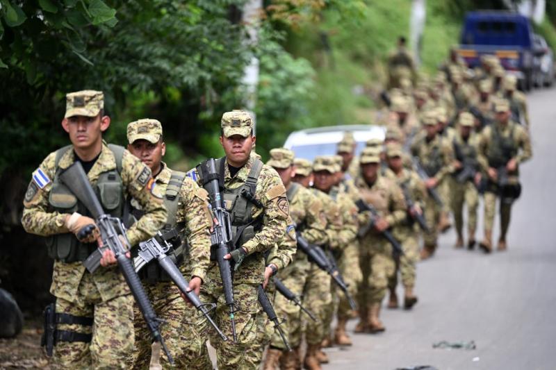 Bukele despliega 4.000 militares y policías en busca de pandilleros en El Salvador