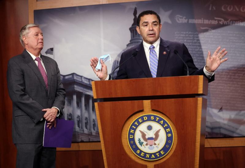 Tipo "portonazo": roban auto a congresista Henry Cuellar de EEUU frente a su casa en Washington