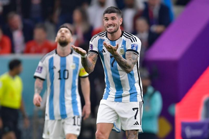 Rodrigo de Paul fue criticado por Arturo Vidal. Imagen: Photosport.