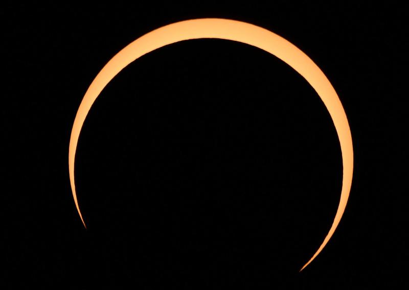 AFP - El espectacular "anillo de fuego" que dejó el eclipse en cielo del norte de América