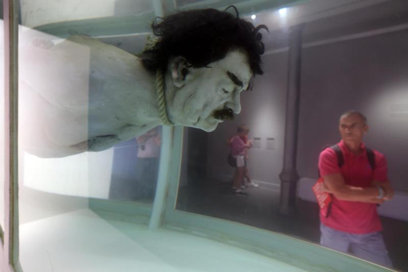 AFP - "Shark", de David Cerny en la exposición en "Arte Prohibido"