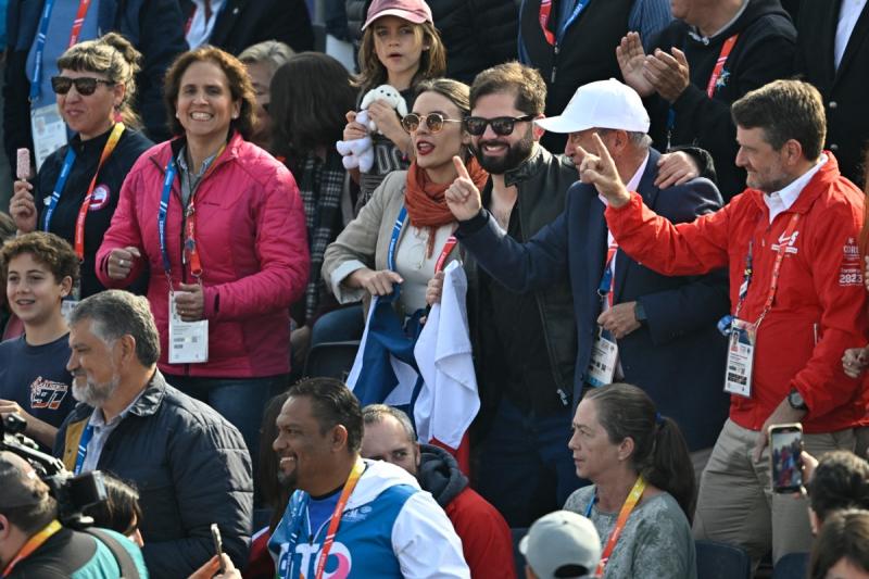 AFP - Así va el medallero de Santiago 2023 ¿Cómo comprar entradas para Santiago 2023? Ingresa a puntoticket.com/santiago2023 y accede a tu cuenta personal. Si no tienes una, haz clic en “Regístrate” y completa el proceso. Una vez iniciada tu sesión, elige entre Juegos Panamericanos y Parapanamericanos. Selecciona la competencia, elige la fecha y hora, escoge la disciplina y presiona “Comprar”. Después debes seleccionar la cantidad de entradas para continuar con el proceso. Completa tus datos personales y nomina cada entrada. Si eres extranjero, selecciona la casilla indicada y completa los pasos adicionales. Recuerda que podrás descargar tu entrada en la sección “Mis E-TICKETS, en la pestaña superior derecha.