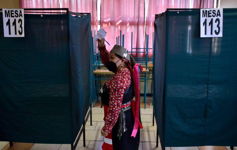 Elisa Loncon afirma que "hicieron todo un show con mi año sabático" y dice que votará "en contra" en el Plebiscito