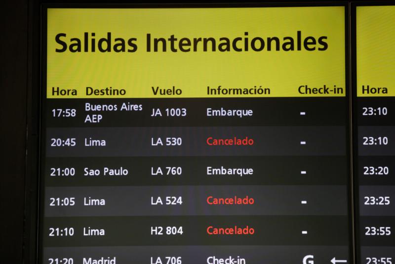 Agencia Uno - Controladores aéreos deponen paralización