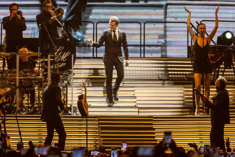 Agencia UNO - Luis Miguel dijo presente en matrimonio de su hija Michelle Salas