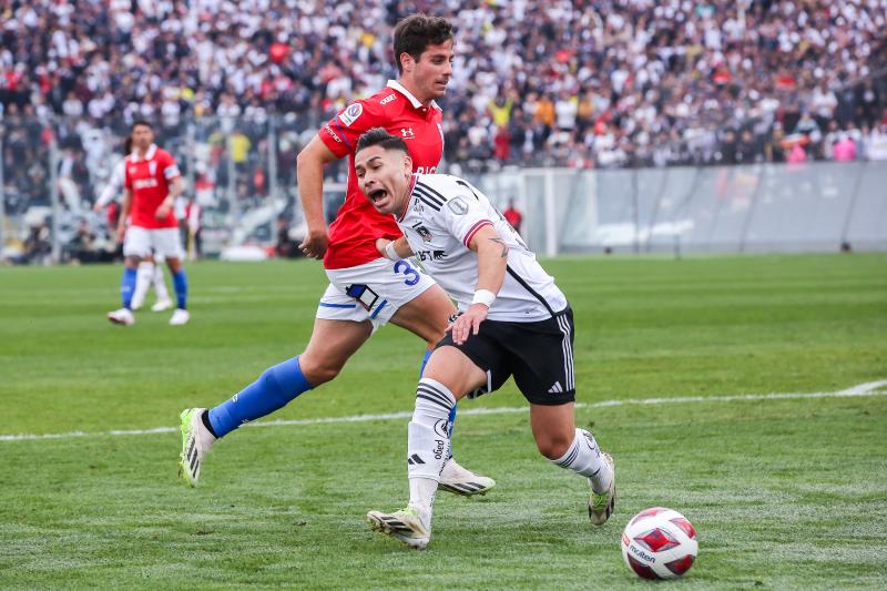 El duelo de Clemente Montes y Óscar Opazo fue uno de los que marcó el clásico entre Colo Colo y la UC - Créditos: Agencia UNO