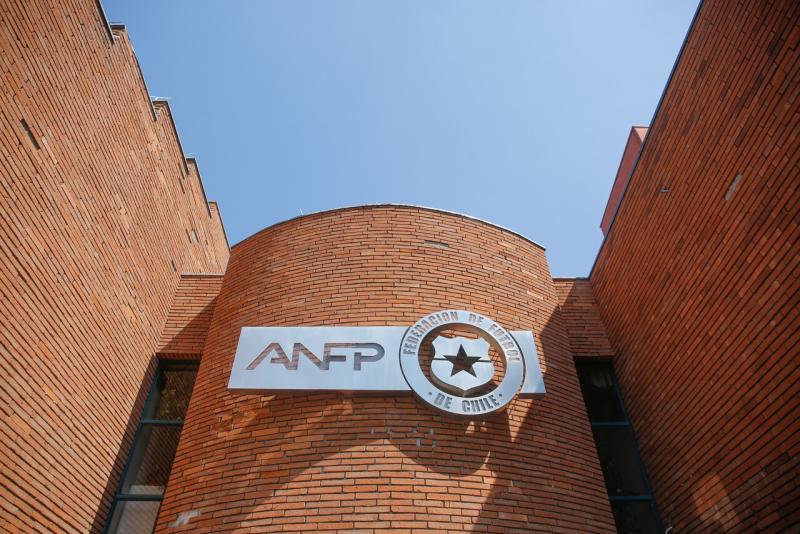 El Ministerio de Justicia decidió cerrar la investigación contra la ANFP por vínculos con casas de apuestas. Imagen: Agencia Uno.