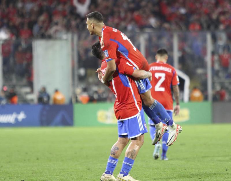 Agencia Uno - Chile tendría una inédita formación para enfrentar a Venezuela