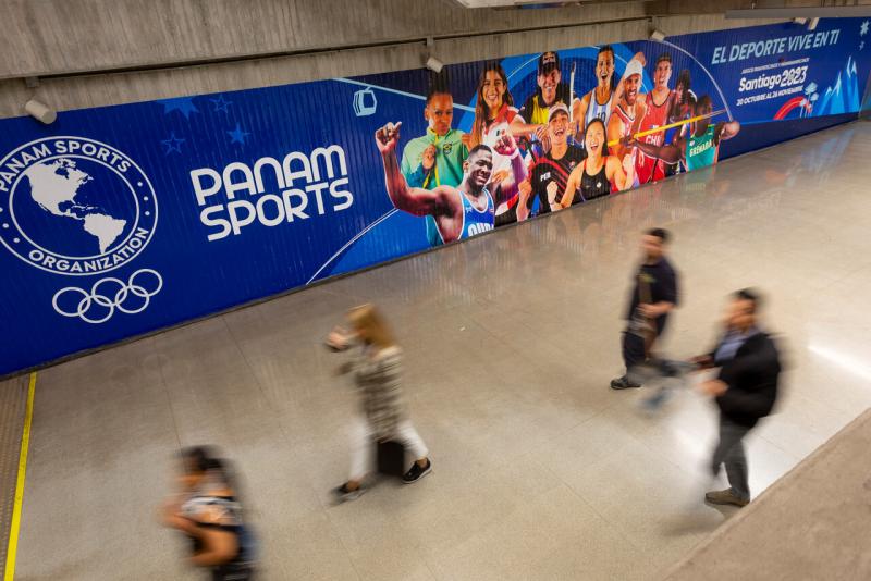 Santiaguinos y santiaguinas descargan Tinder en Panamericanos / Créditos: Agencia Uno