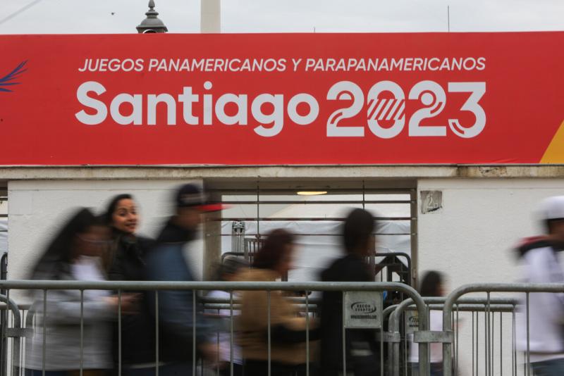 Agencia Uno - En Metro a Santiago 2023