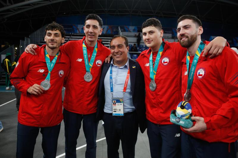 Agencia Uno - Team Chile de básquetbol 3x3 varones ganó medalla de plata en Santiago 2023
