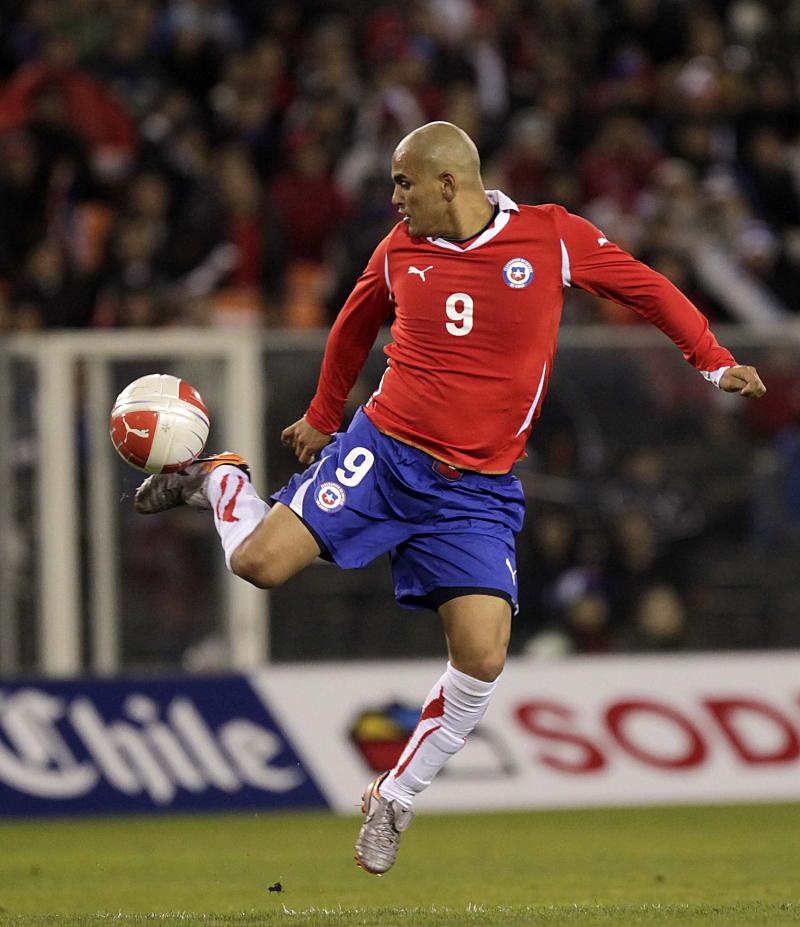 Humberto Suazo jugó su último partido con la Roja en 2013. Después de 10 años podría volver en Santiago 2023 - Créditos: Agencia UNO