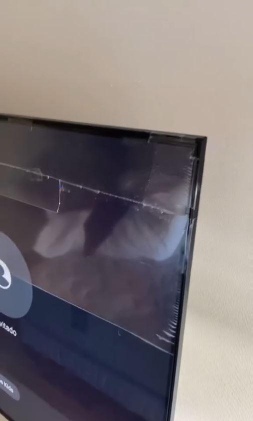 Captura - Joven arregló su televisor con cinta adhesiva