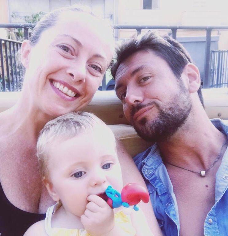 Twitter (@GiorgiaMeloni) - Giorgia Meloni junto a Andrea Giambruno y su hija