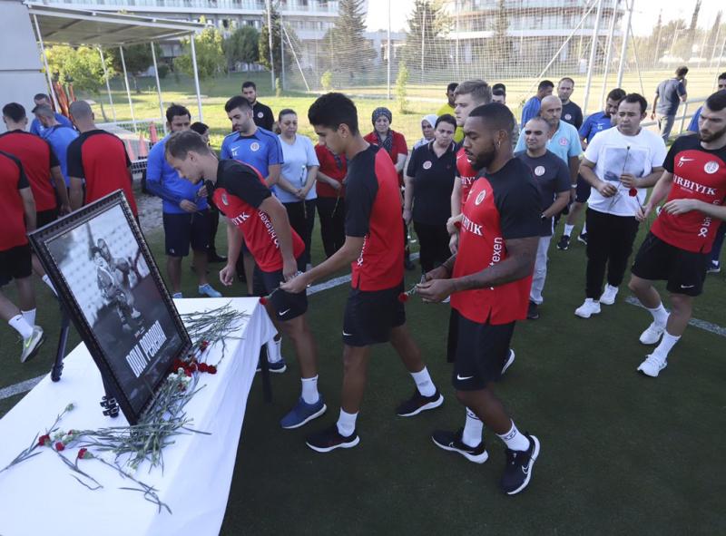 Antalyaspor lamentó el fallecimiento del hijo de Naldo Pereira. (@Antalyaspor)