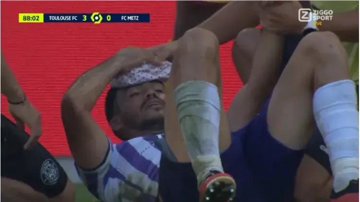 Gabriel Suazo sufrió una dura caída jugando por Toulouse. Imagen: Pantallazo.