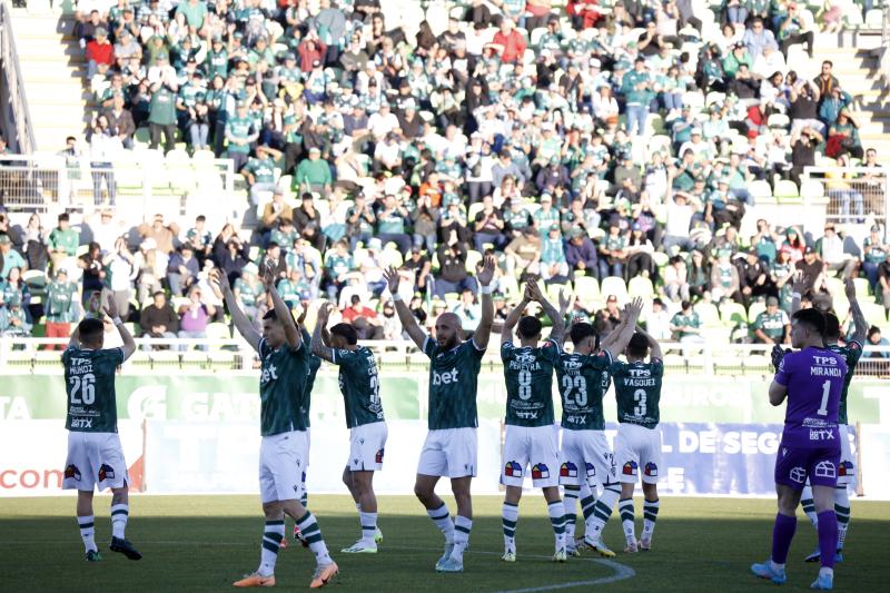 Santiago Wanderers pelea con Cobreloa y Deportes Iquique por el título de Primera B y el anhelado ascenso directo - Créditos: Photosport