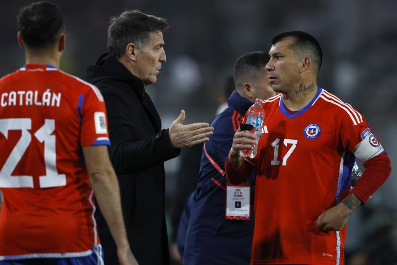 La continuidad de Eduardo Berizzo en la Roja pende de un hilo - Créditos: Photosport