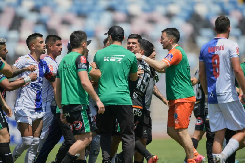 Deportes Antofagasta y Deportes Puerto Montt sellaron un empate en medio de un polémico arbitraje. (Photosport)