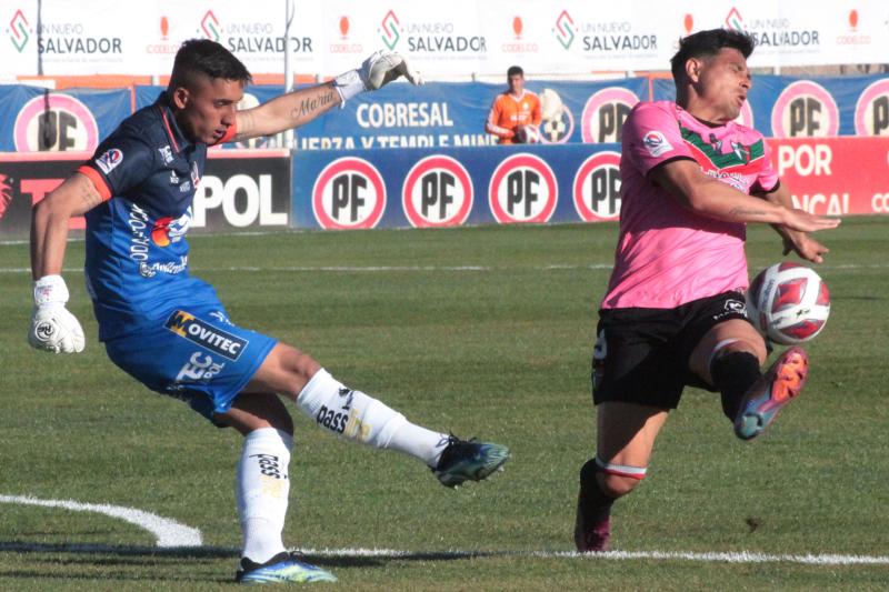 Cobresal venció a Palestino por 2-1 en El Cobre (Photosport)