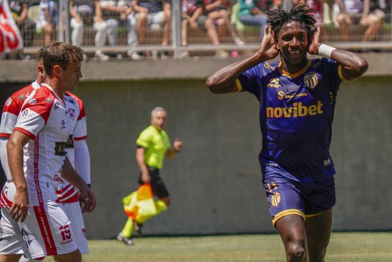 El gol de Yorman Zapata no alcanzó para evitar la derrota de Magallanes ante Deportes Copiapó - Créditos: Photosport