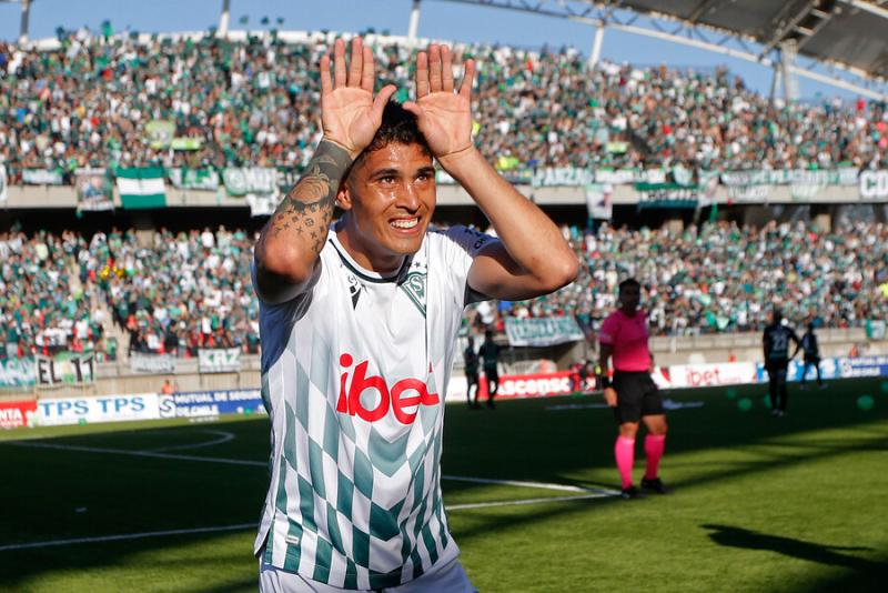 Juan Ignacio Duma le dio el triunfo a Santiago Wanderers en la penúltima fecha de la Primera B - Crédito: Photosport.
