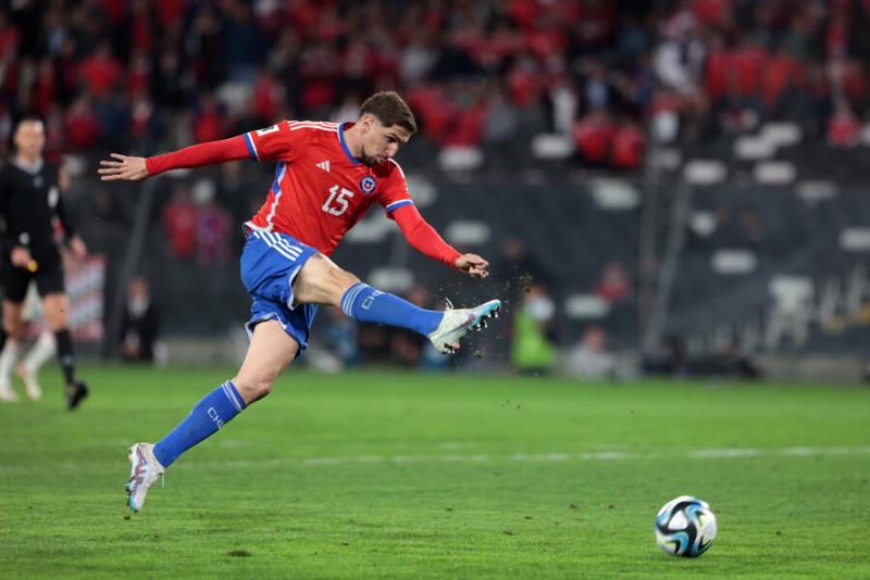Diego Valdés fue figura en el primer triunfo de La Roja en las Eliminatorias - Crédito: Photosport.