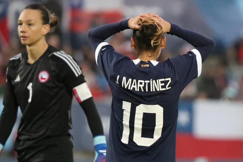Paraguay debutó con derrota ante Chile en el fútbol femenino. Imagen: Photosport.