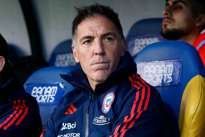 Eduardo Berizzo busca una nueva victoria en Santiago 2023. Imagen: Photosport.