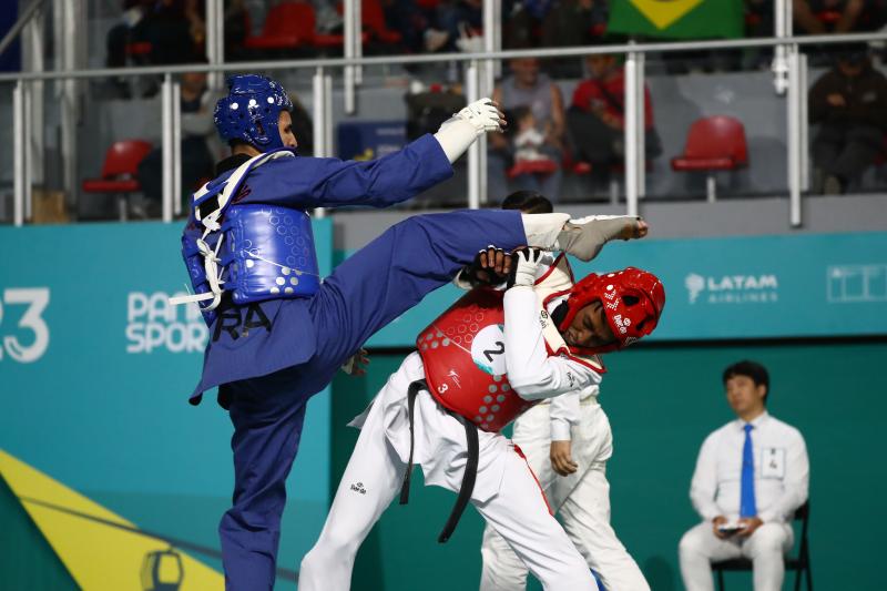 Equipo chileno de taekwondo sumó una nueva medalla de plata para el Team Chile en Santiago 2023. (Photosport)