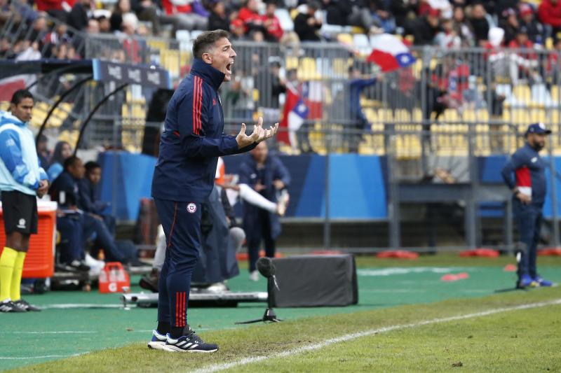 Eduardo Berizzo sigue en racha junto a la Roja en Santiago 2023. (Photosport)